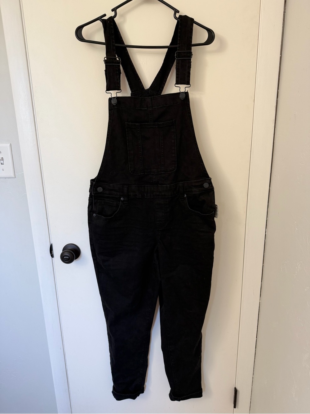 Black Denim Women’s Overalls, size 8 Short NEW w/ tags🔥